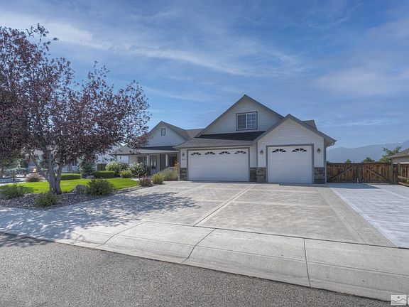 2nd image of 2878 La Cresta Cir