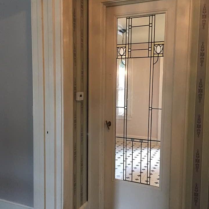 foyer (door to kitchen)