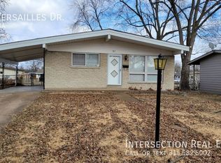 565 Versailles Dr, Florissant, MO