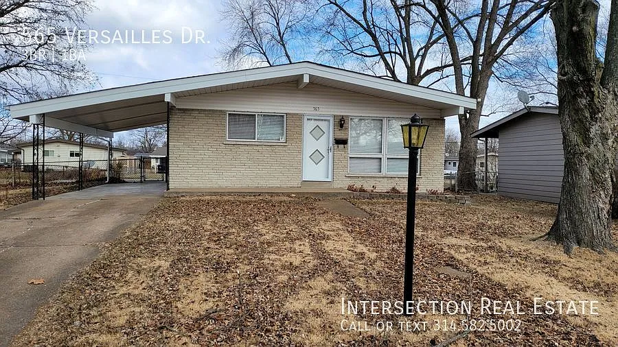 565 Versailles Dr photo 1