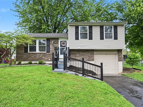 706 W Martindale Rd, Englewood, OH 45322