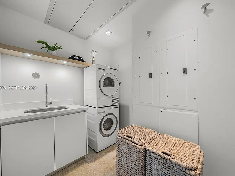 102 24th St #Penthouse 1718 — Photo 52