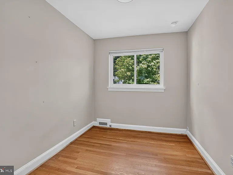 2333 Huidekoper Pl NW — Photo 15