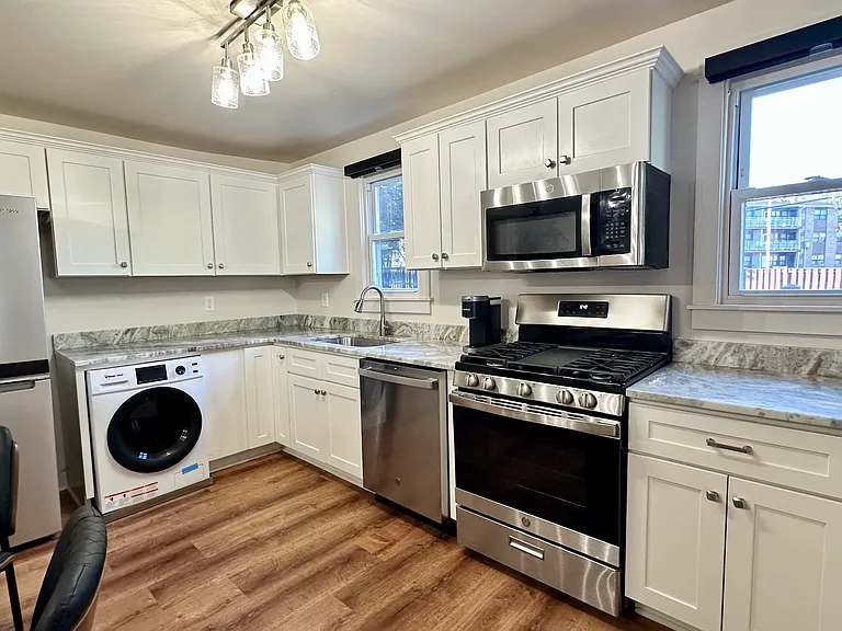 1021 Park Ave #A — Photo 3