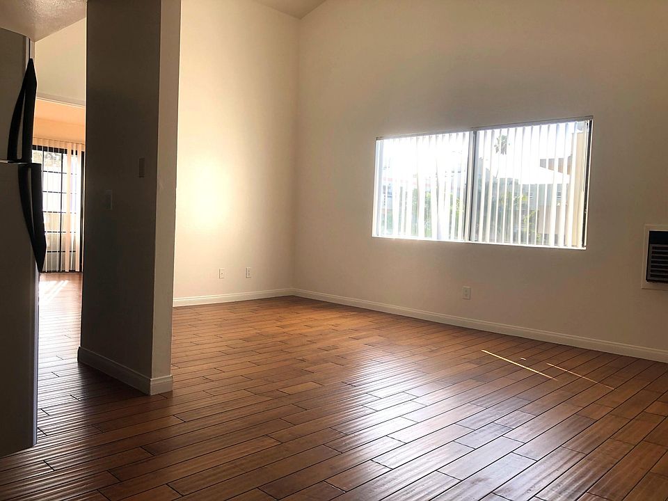 1st image of 843 S Ardmore Ave APT 301