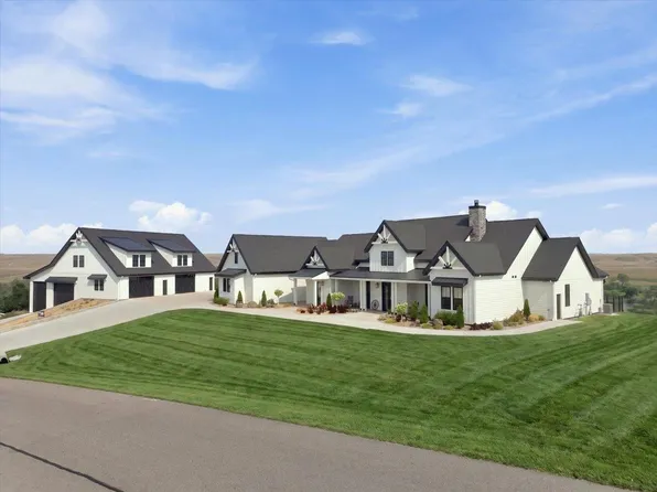 11131 Wagon Box Dr, Belle Fourche, SD 57717