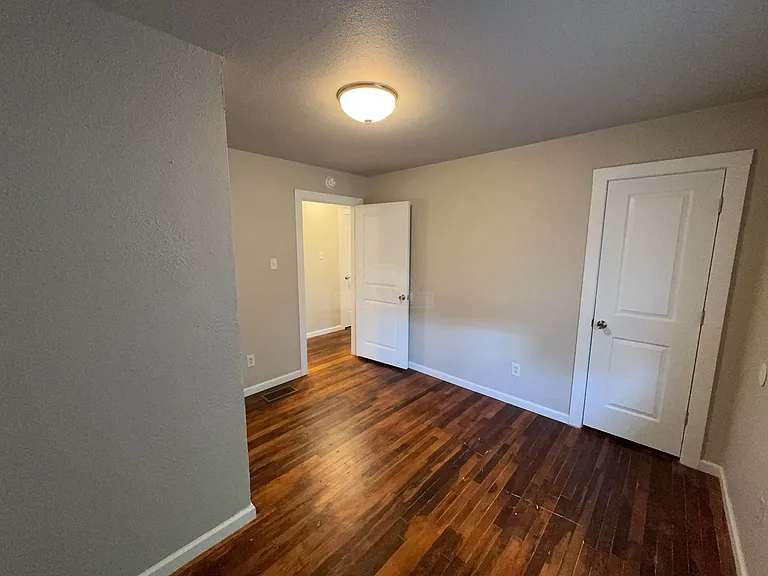 707 N Main St — Photo 13
