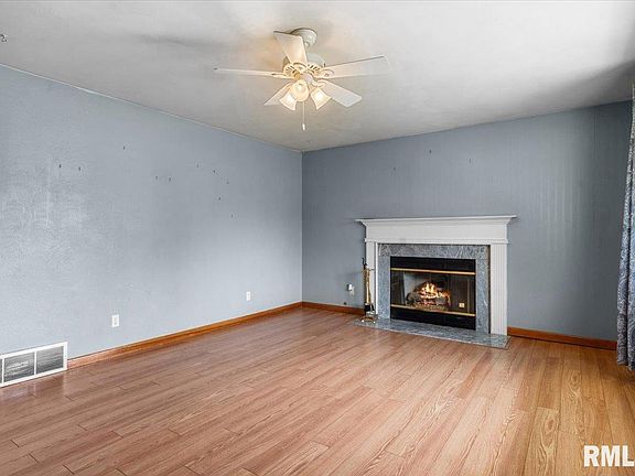 2nd image of 139 Willow Rd