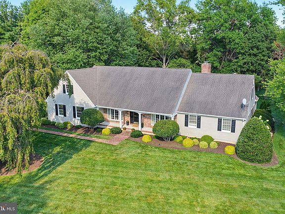 3rd image of 7903 Radcliffe Rd