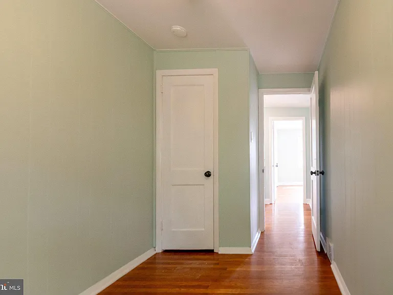 526 Michell St — Photo 19