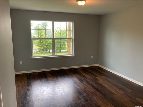 4th image of 81 Somerton Ave