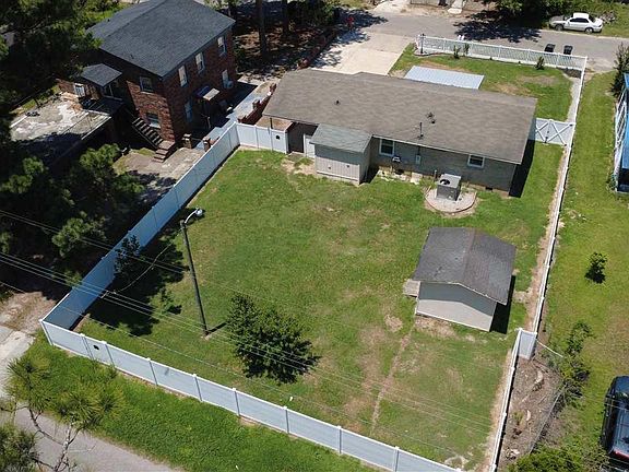 3rd image of 613 Dunlop Street Ext