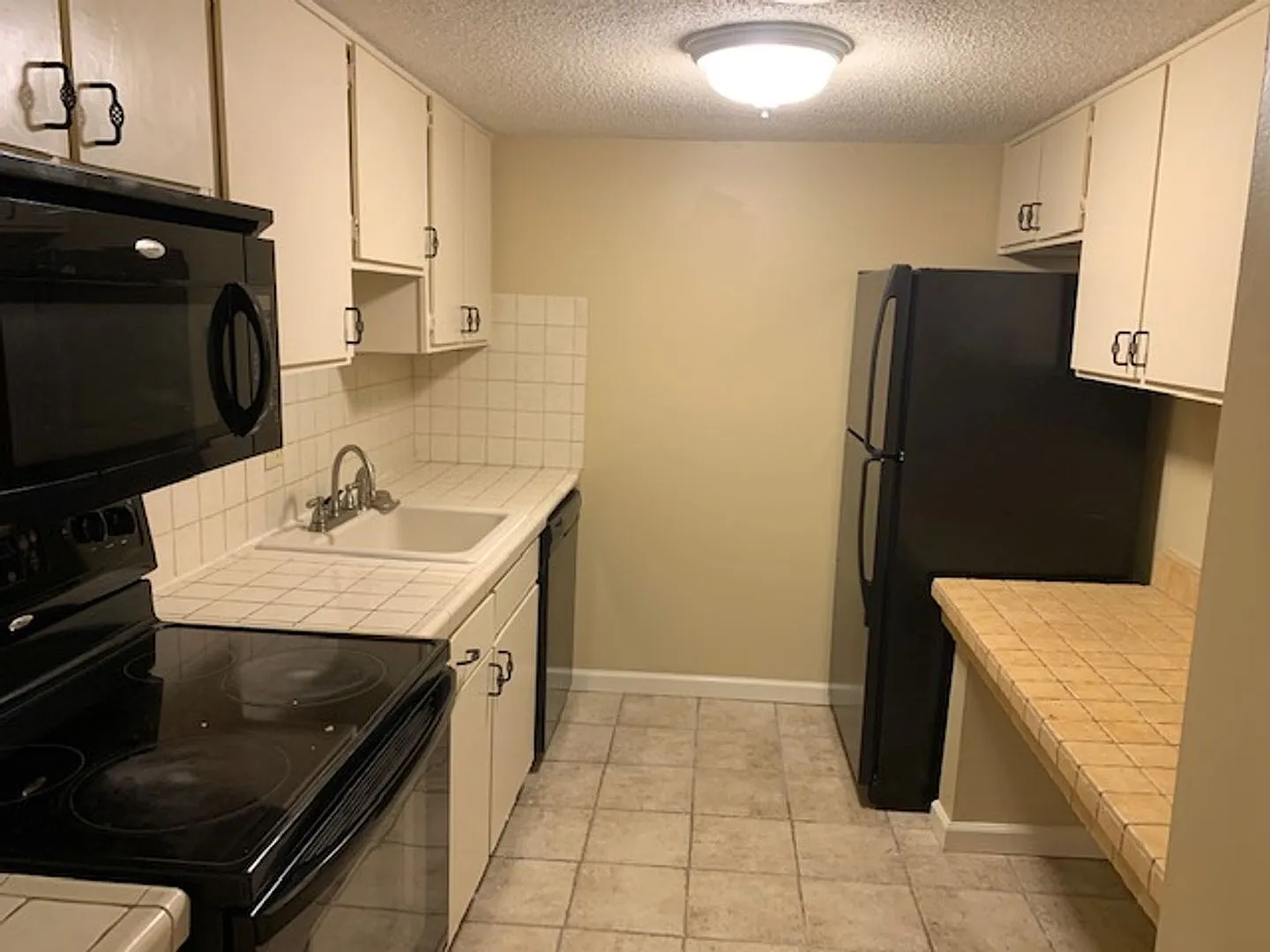 1BD/1BA Condo located in Germantown! — Photo 3
