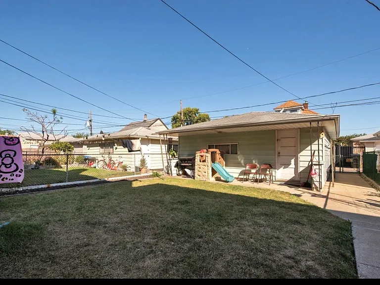 5243 S Kilbourn Ave — Photo 12