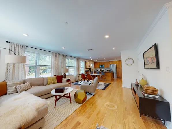 104 Ellery Ct, Chestnut Hill, MA