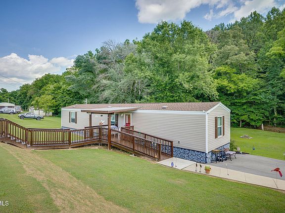 4th image of 140 Country Ln