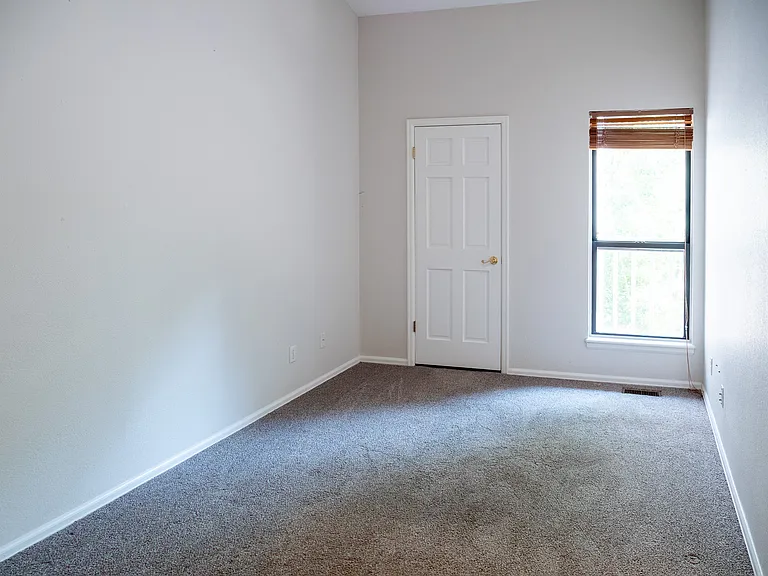 5066 Buckingham Rd — Photo 9