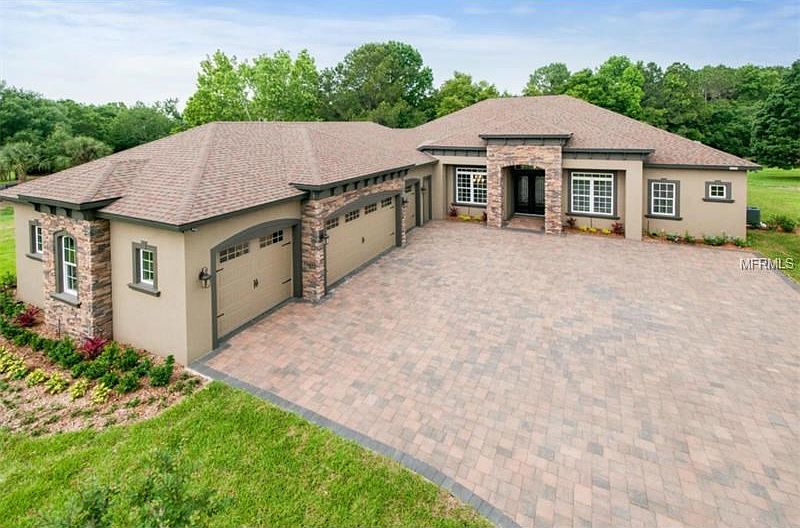 Front Elevation - Beautiful Paver Driveway!