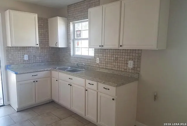 906 E Petaluma Blvd — Photo 3