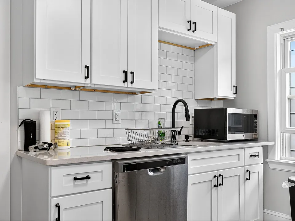 258 Main St #3B