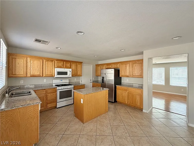 6435 Sean Creek St — Photo 8