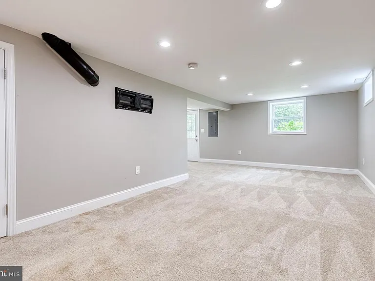 6922 Hollenberry Rd — Photo 14