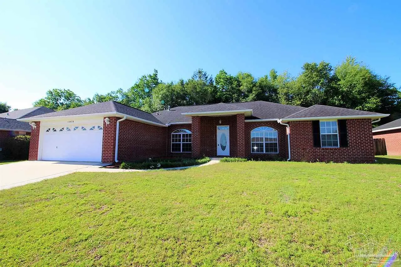 4 bed, 3.0 bath, 2500 sqft, $2,500 — Photo 1
