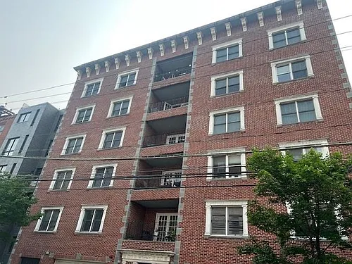 1031 Clinton St Photo 1