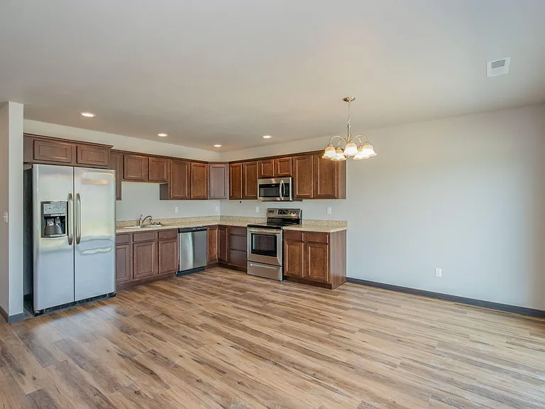 109 Madison Ln — Photo 3