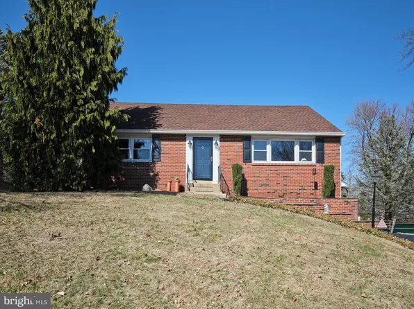 93 E Hillcrest Ave, Chalfont, PA 18914