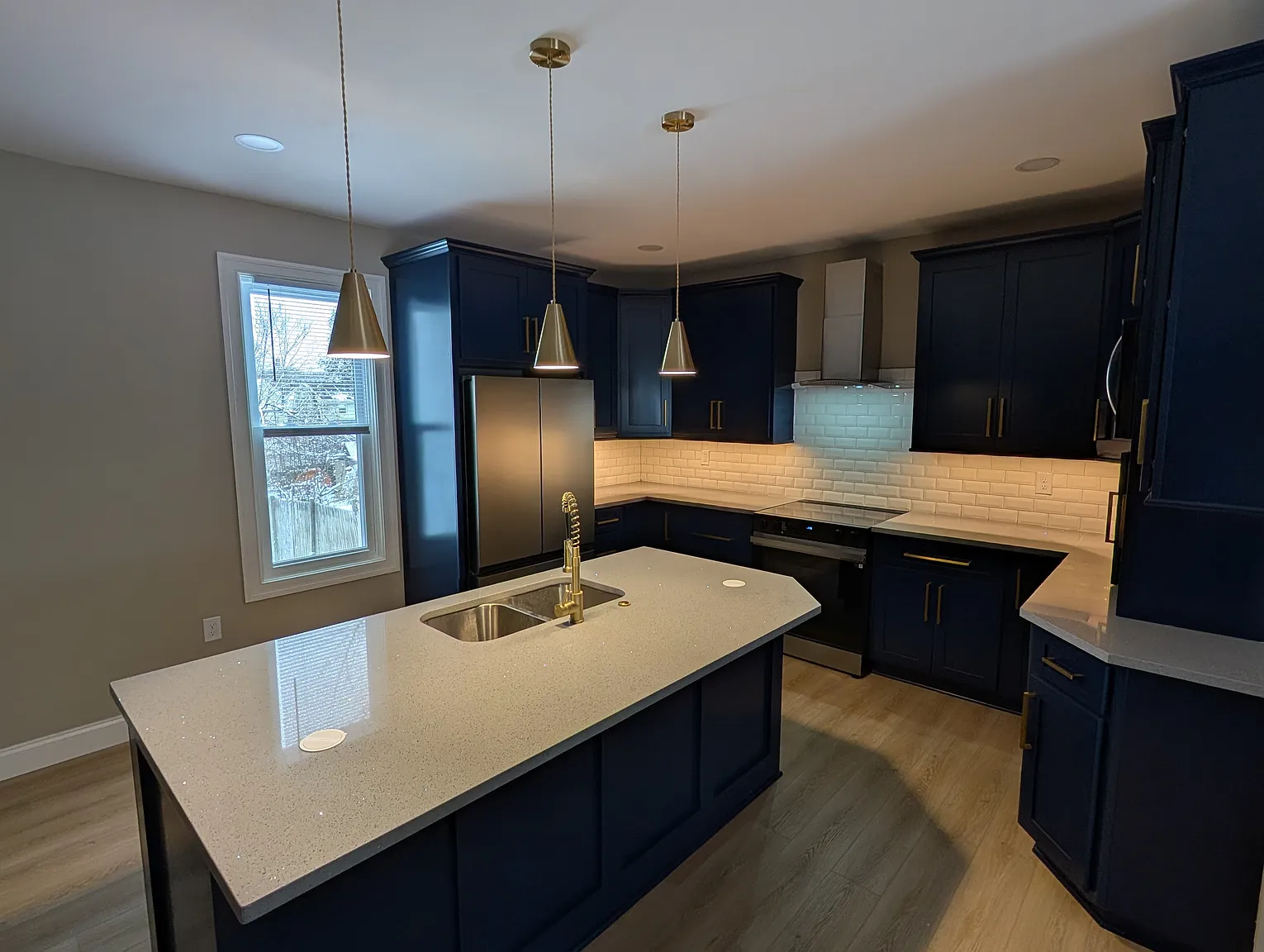 319 Howard St photo 1