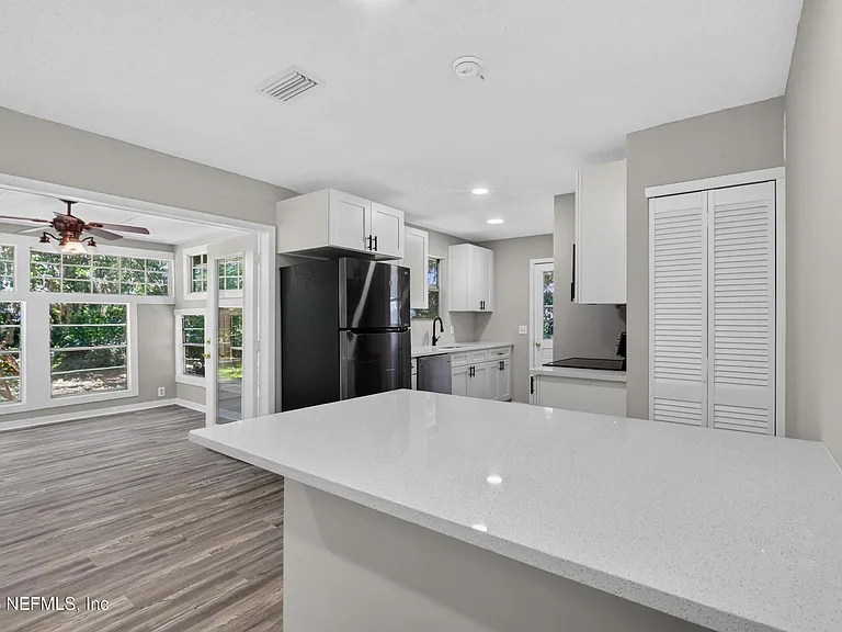 417 S Pine Ave — Photo 12