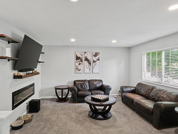 2nd image of 2929 Quail St