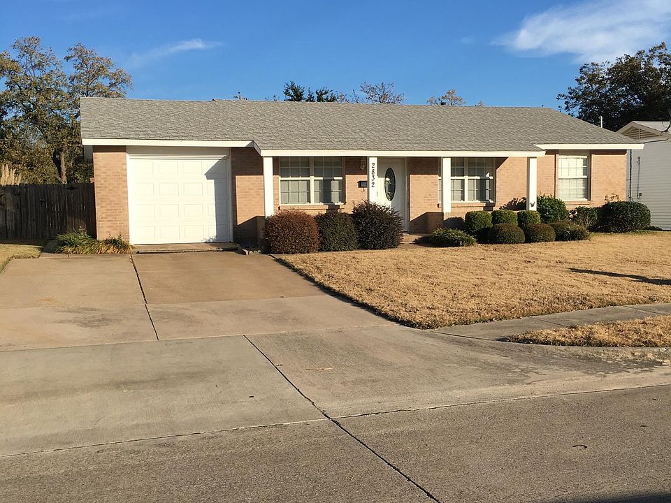 1 Car Garage with 2 parking spots