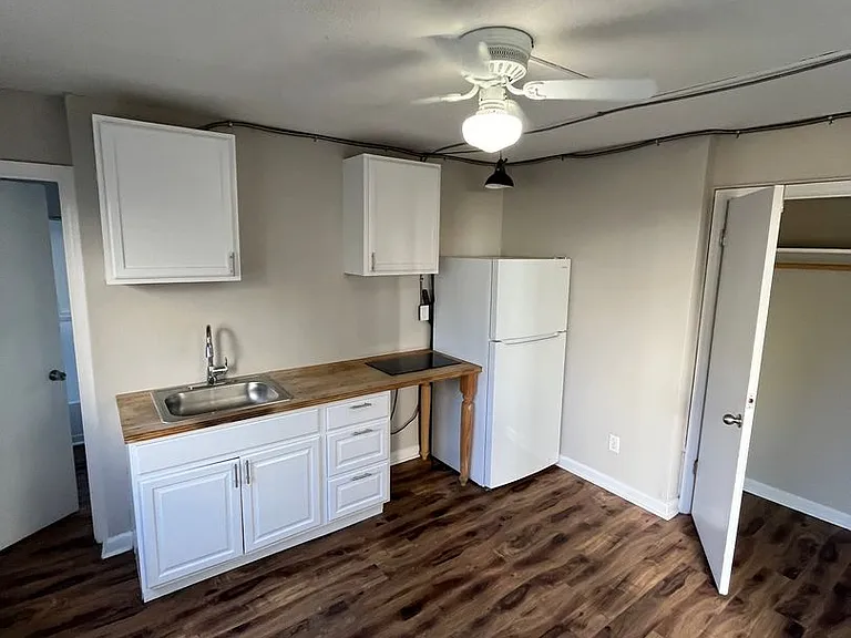 Monarch Apartments — Photo 25