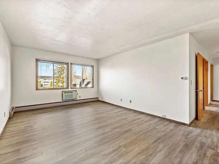 1143 W Carriage Dr #11 — Photo 18