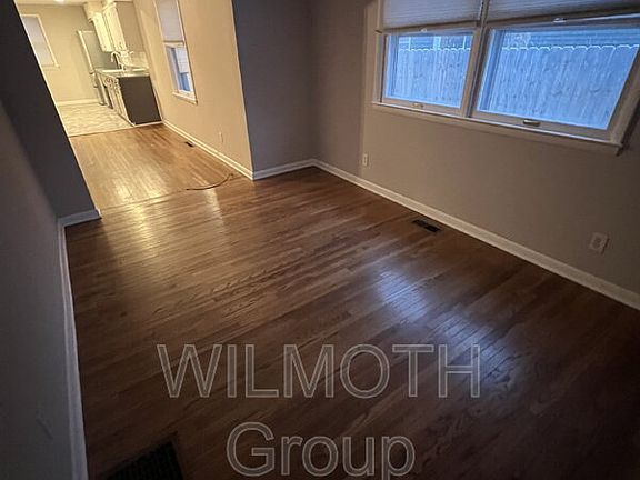 5th image of 1297 Plum St