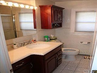 4th image of 70 Woodbine Dr N