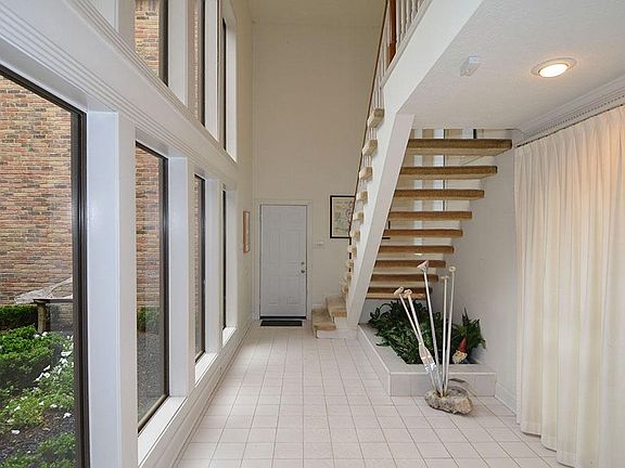 4th image of 2115 Crystal River Dr