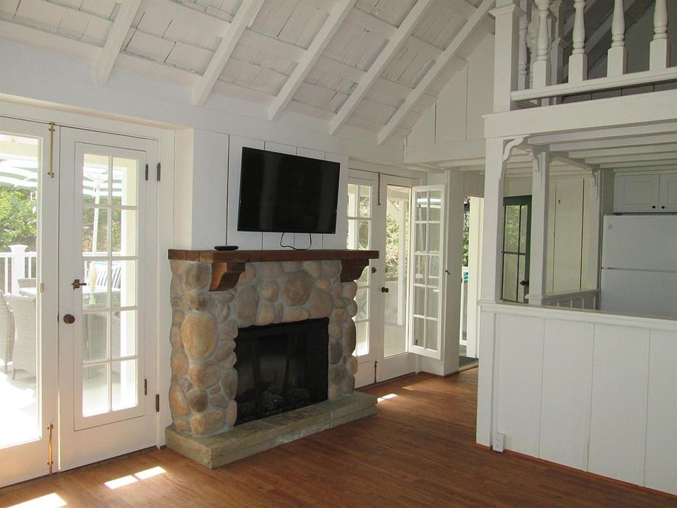 2nd image of 800 Poinsettia Way #800