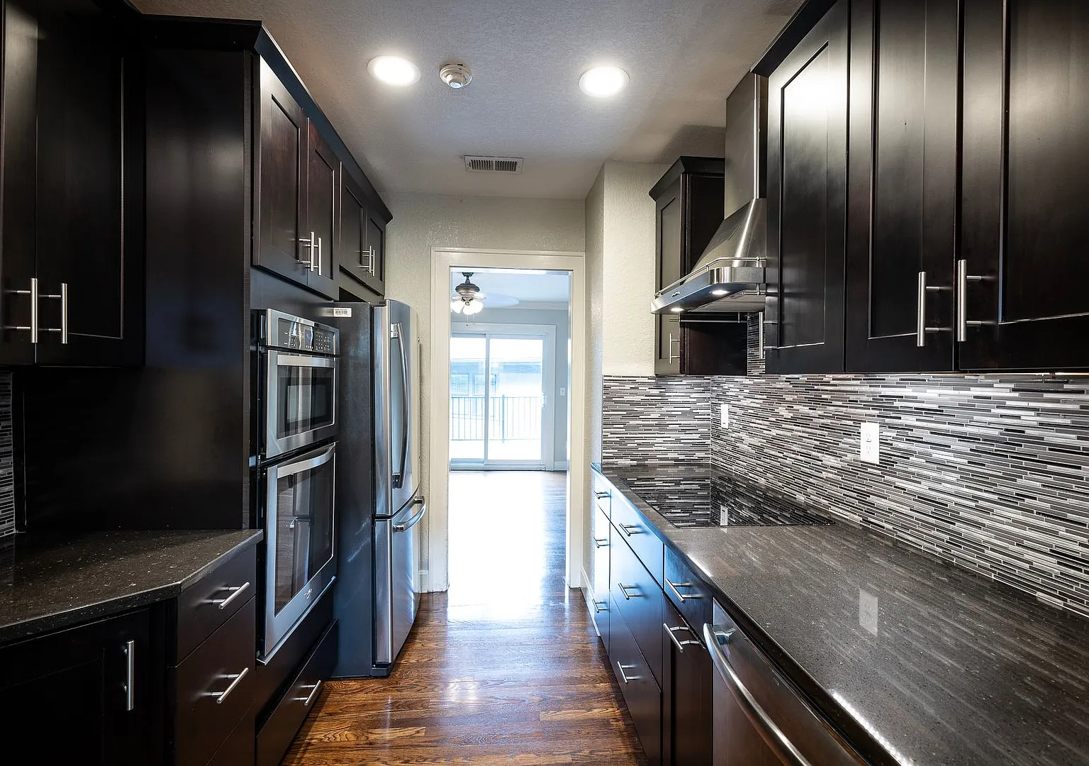 49SW1105 — Photo 1