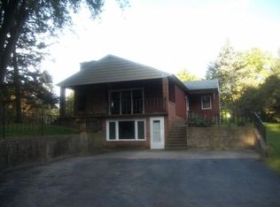885 High St, Oconomowoc, WI 53066