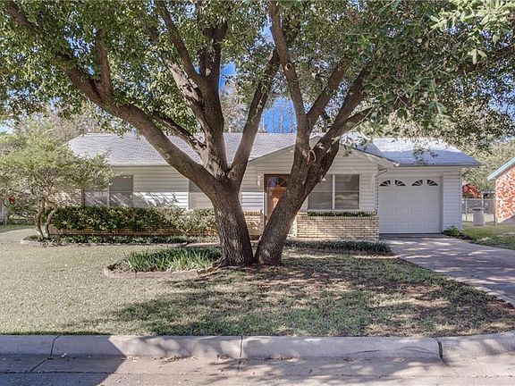 4th image of 3717 Earle Dr