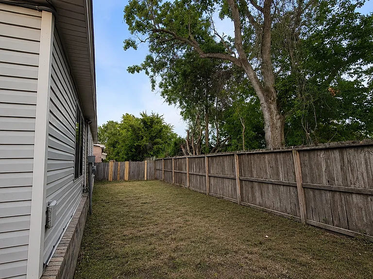9 Carol Ct #B — Photo 16