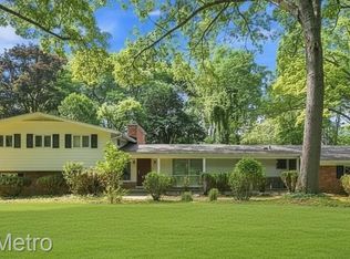 4966 Whispering Pine Ln, Bloomfield Hills, MI 48302