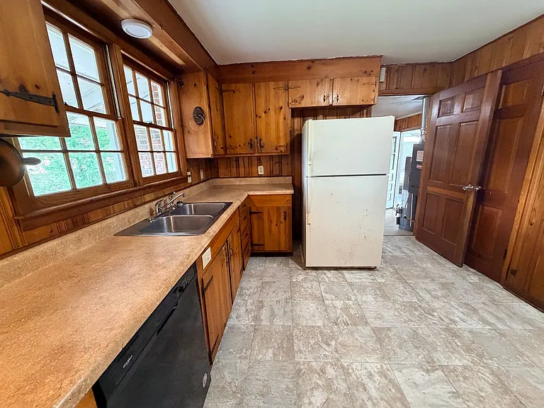 1002 W Alden Ave — Photo 29