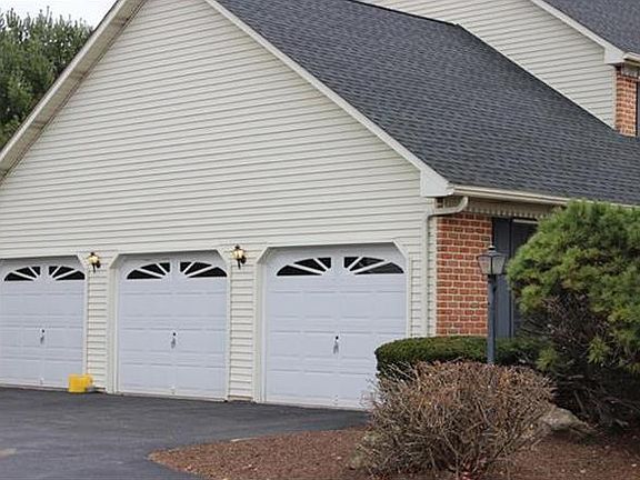 5th image of 929 Wafford Ln