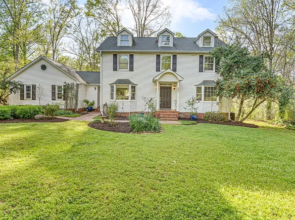 360 Plantation Dr, Greenwood, SC 29649