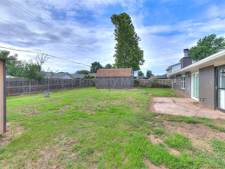 2401 Fedderson Dr — Photo 38