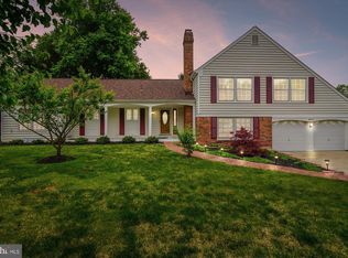 8916 Paddock Ln, Potomac, MD